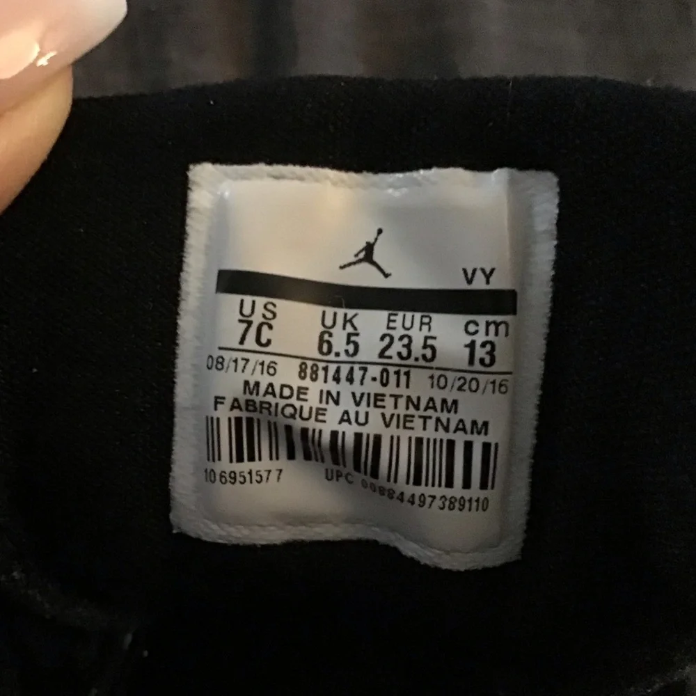 Michael Jordan sneakers - Picture 4 of 6